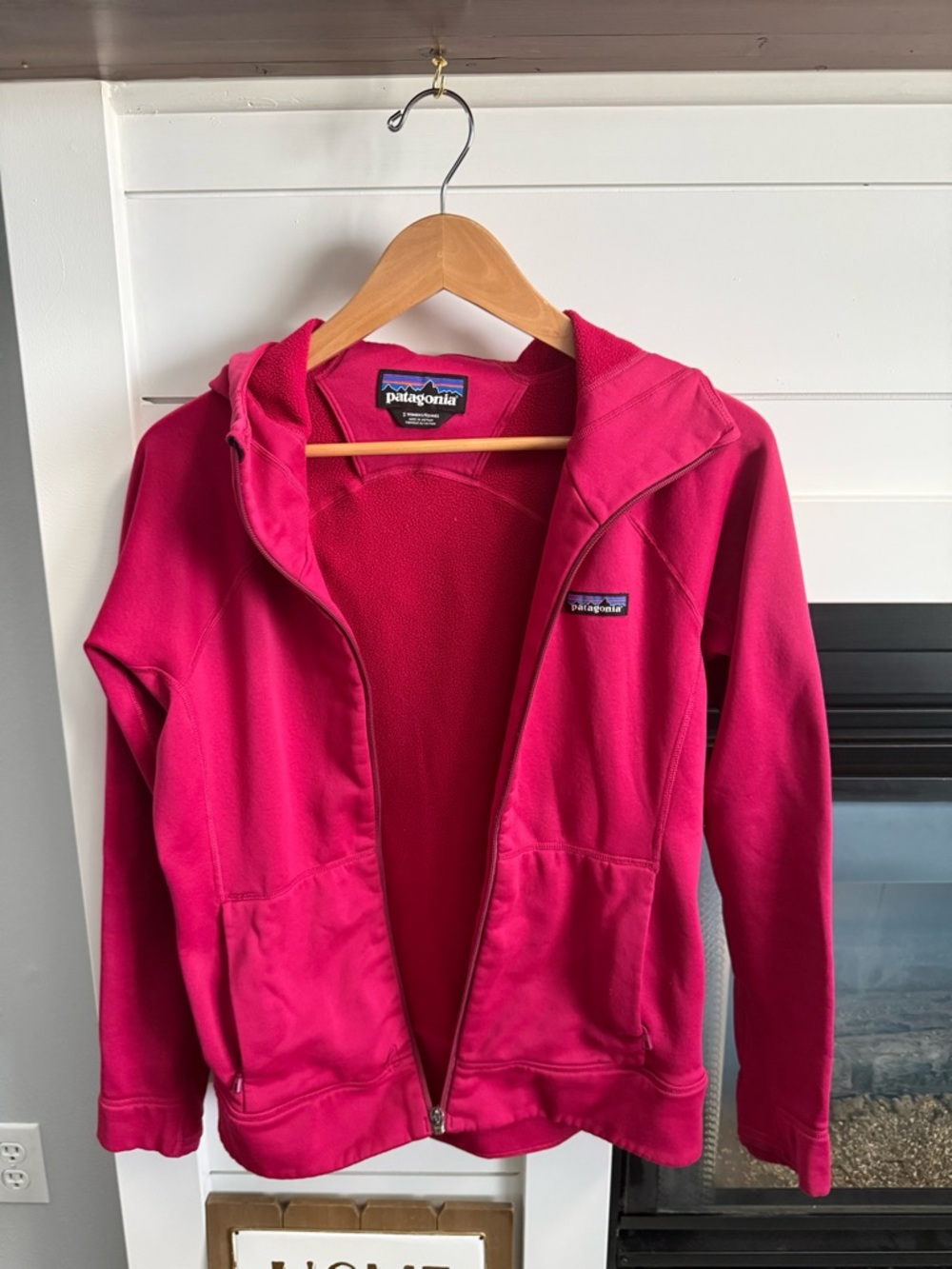 Patagonia women’s Hot Pink Full-Zip Hooded Fleece Jacket Small